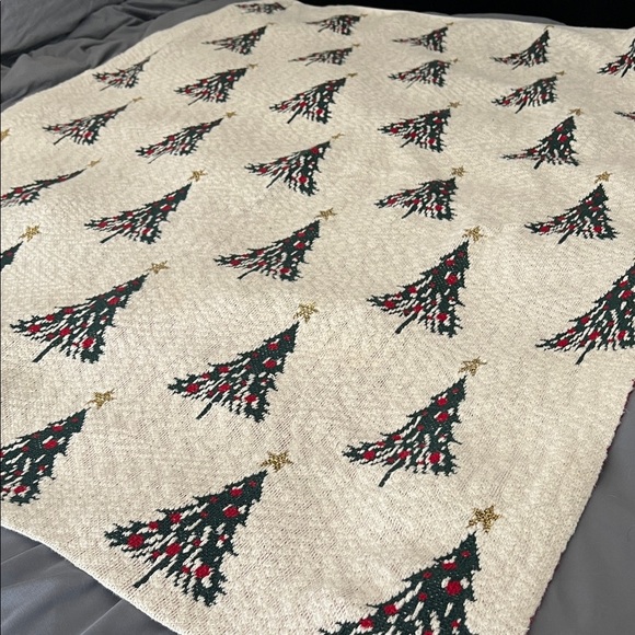 Holiday Christmas Tree Patterned Throw Blanket - Picture 1 of 13